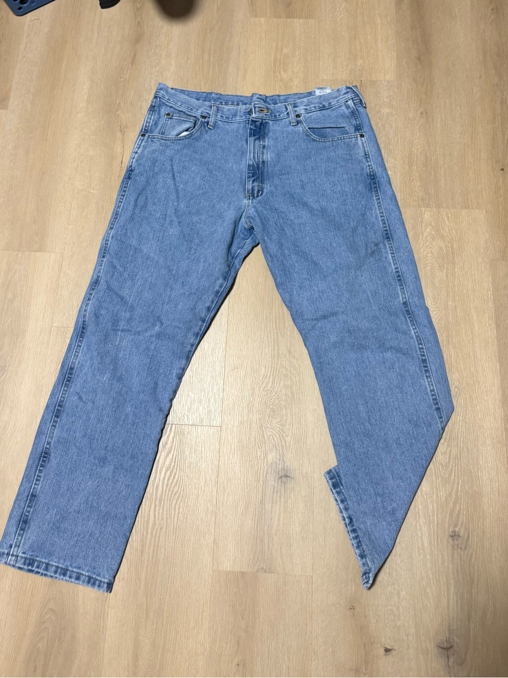Wrangler Men's Light Blue Relaxed Straight Jeans
